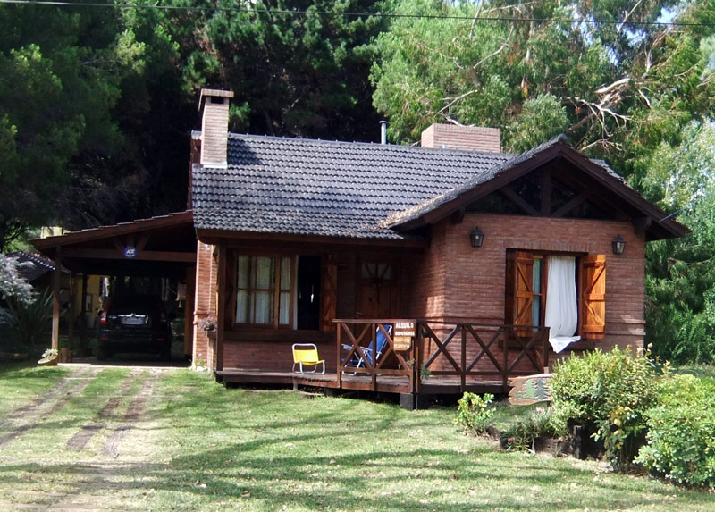 Fachadas de casas de un piso rurales